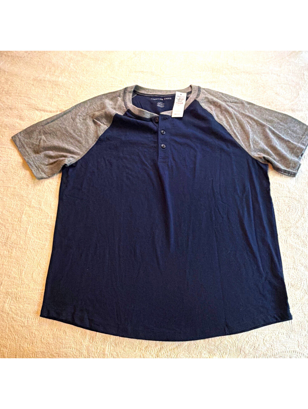 American Eagle Men’s L Blue/Gray Colorblock Henley Button Raglan T-Shirt